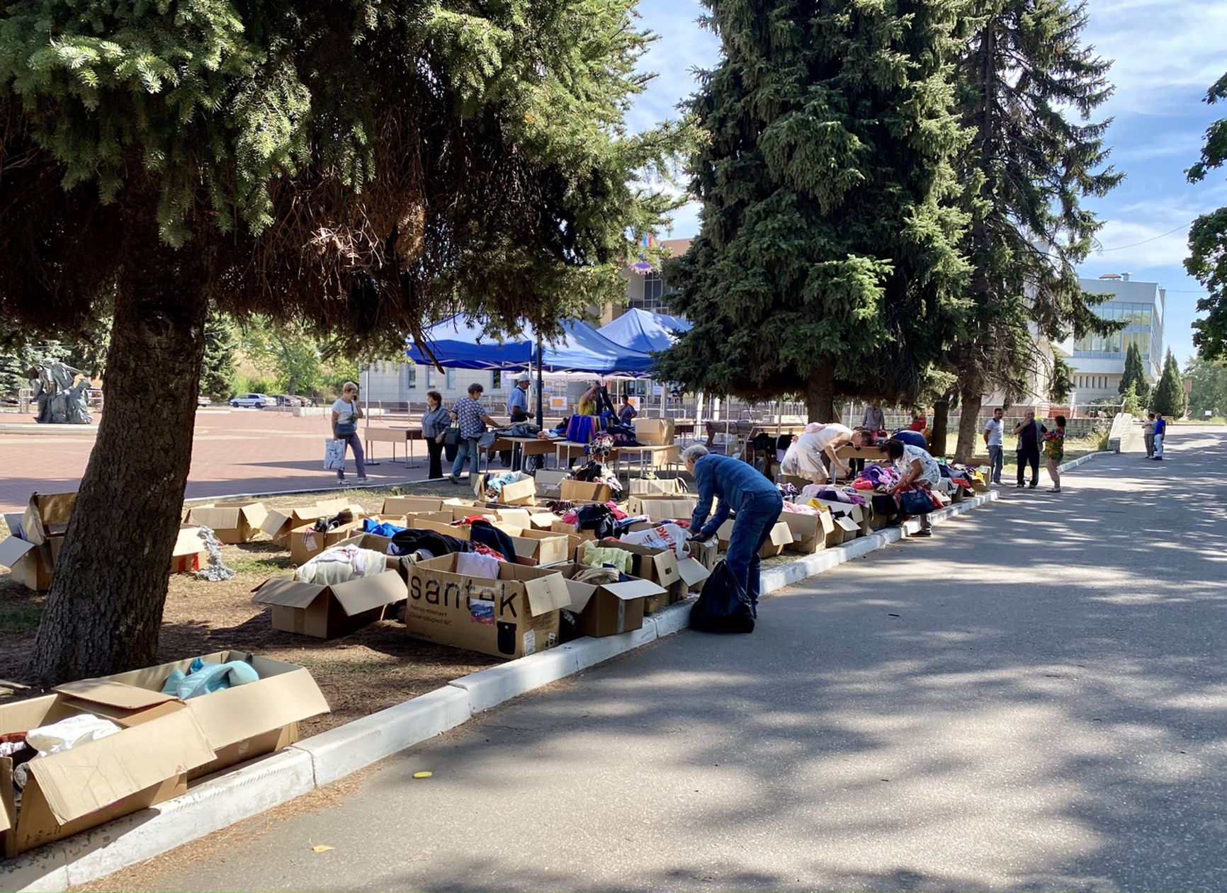 Refugees pick clothes outside the Kursk Circus